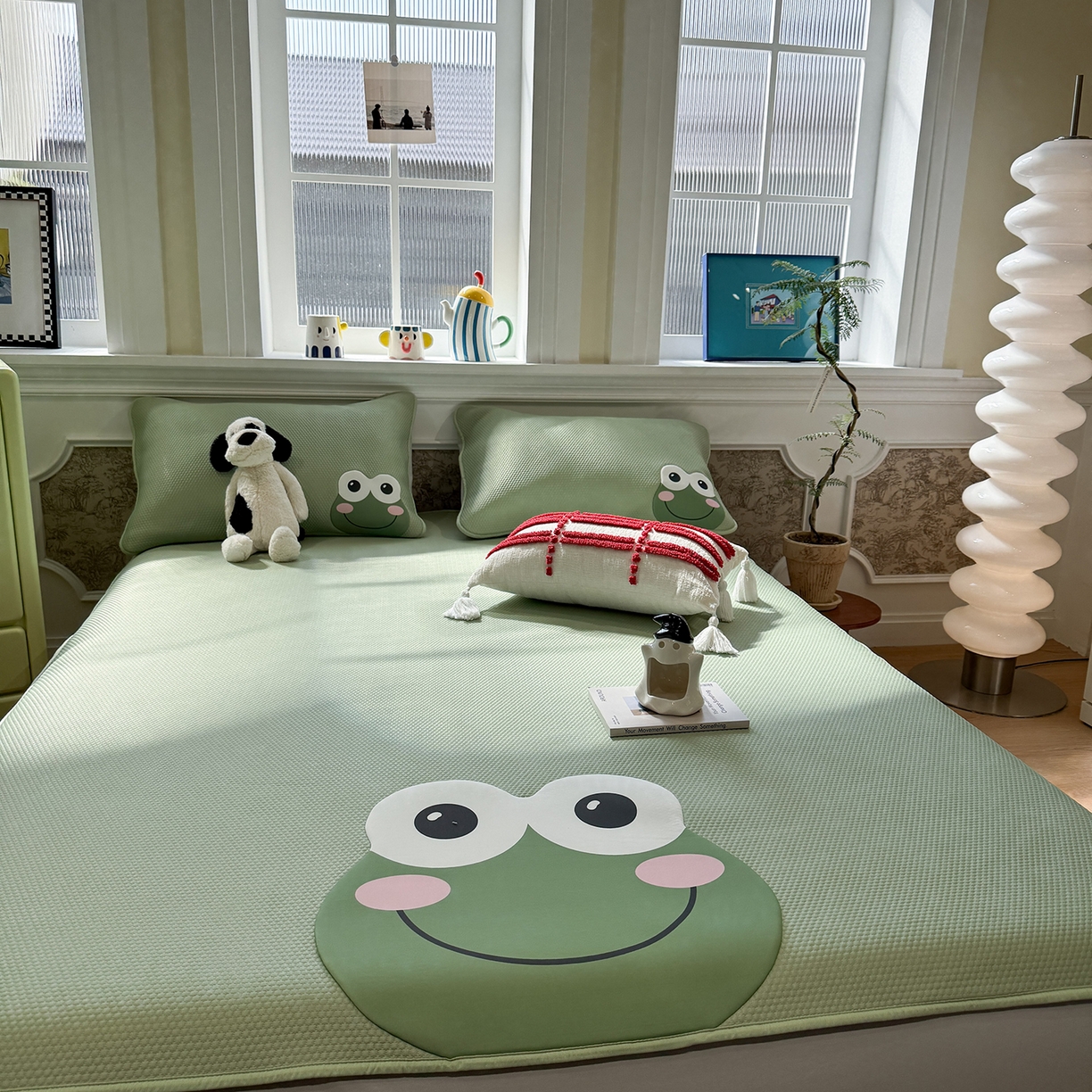 91家纺网 家纺一手货源 找家纺 Sweet dreams甜梦 2026新款A类锦氨异性贴布高端豆豆凉席-场景1 哈哈蛙