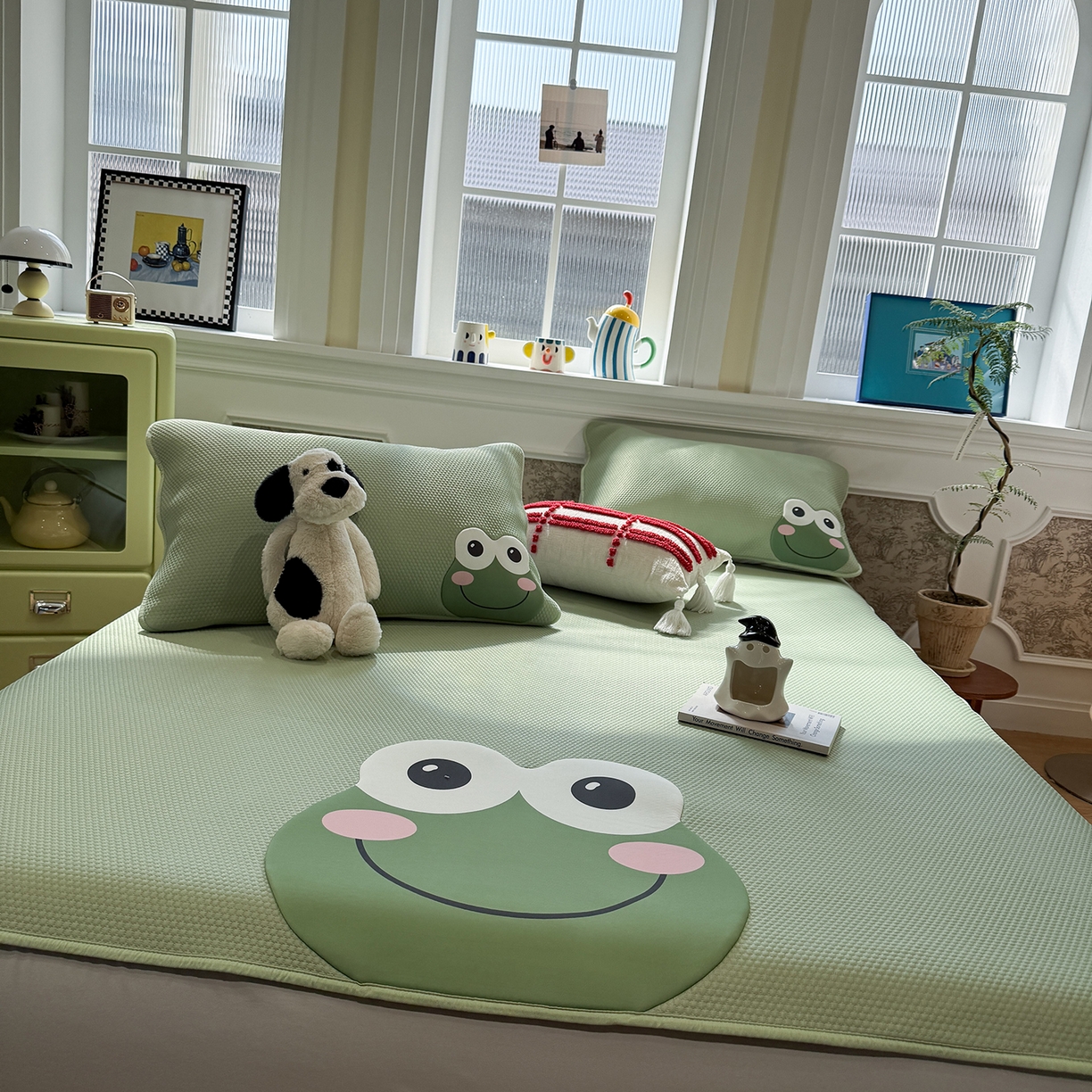 91家纺网 家纺一手货源 找家纺 Sweet dreams甜梦 2026新款A类锦氨异性贴布高端豆豆凉席-场景1 哈哈蛙