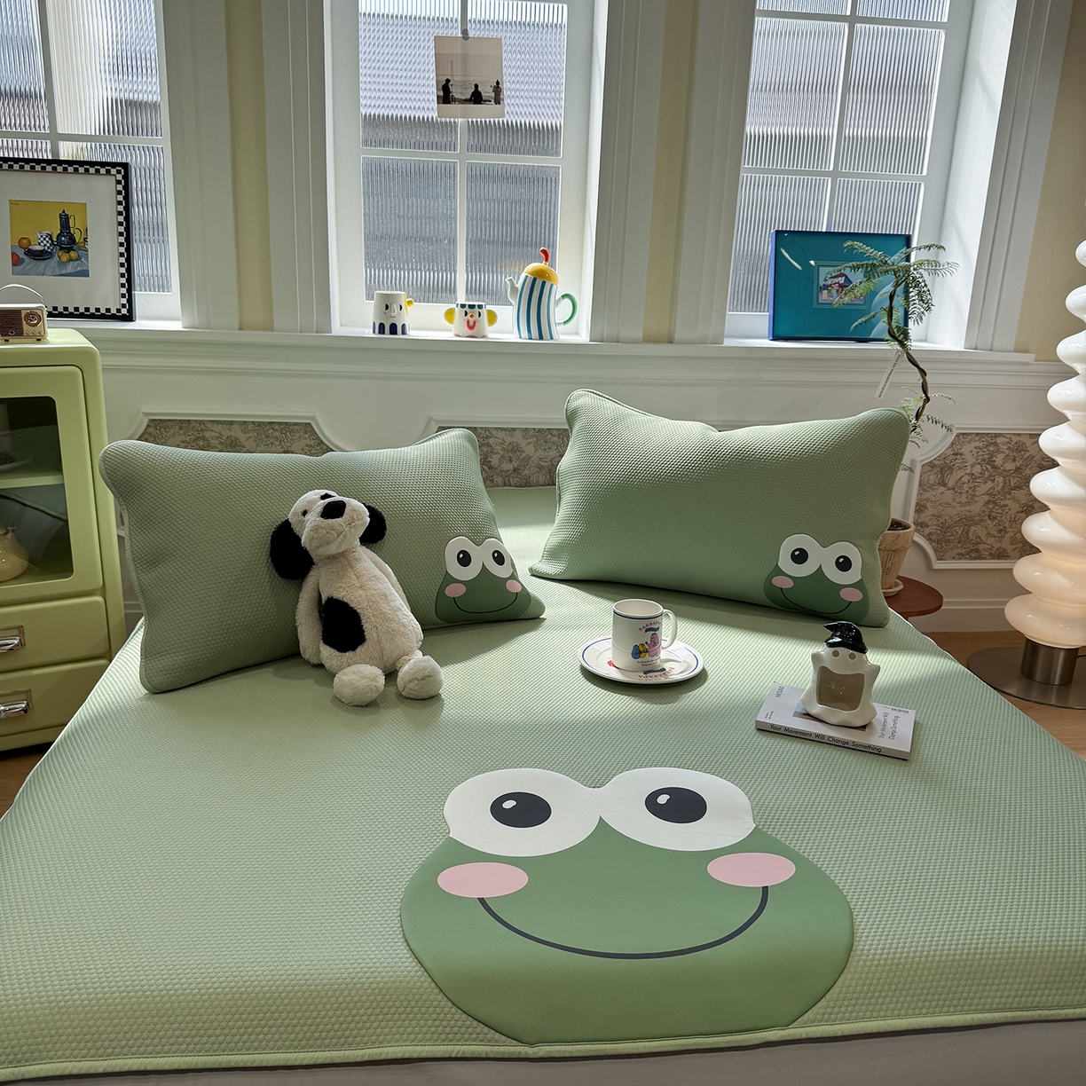 91家纺网 家纺一手货源 找家纺 Sweet dreams甜梦 2026新款A类锦氨异性贴布高端豆豆凉席-场景1 哈哈蛙