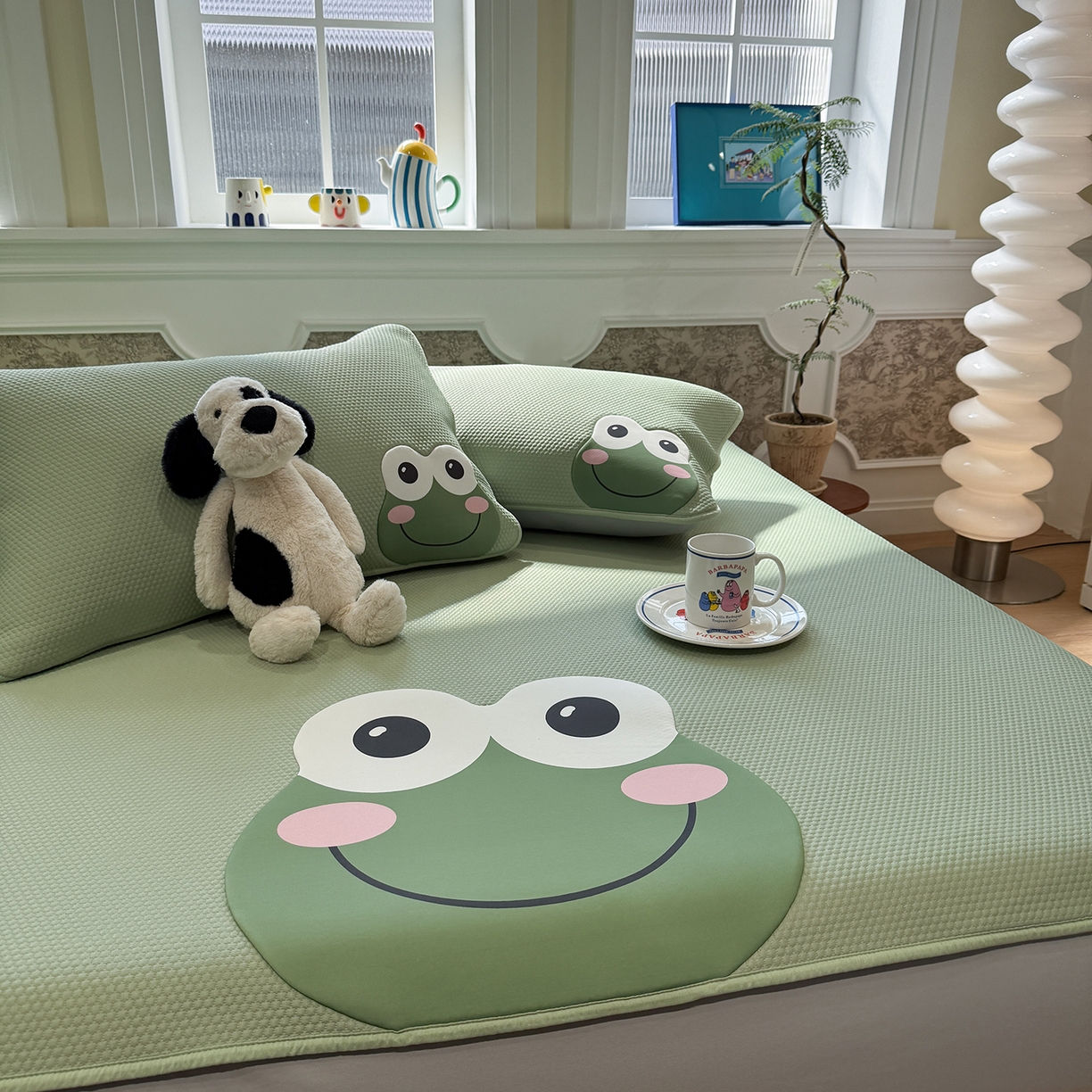 91家纺网 家纺一手货源 找家纺 Sweet dreams甜梦 2026新款A类锦氨异性贴布高端豆豆凉席-场景1 哈哈蛙