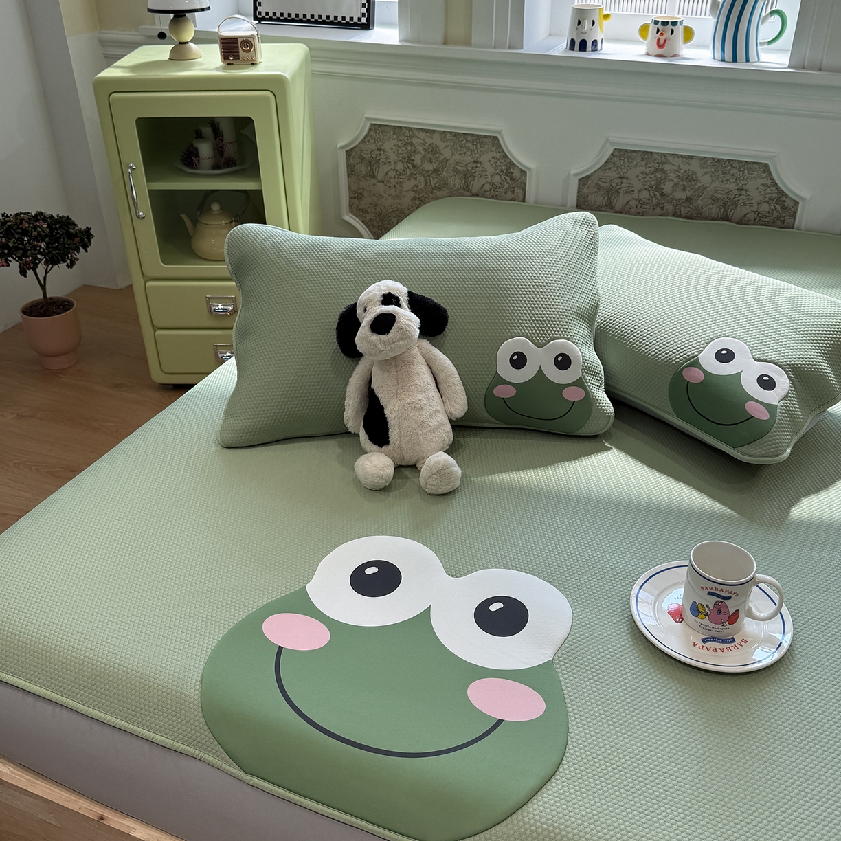 91家纺网 家纺一手货源 找家纺 Sweet dreams甜梦 2026新款A类锦氨异性贴布高端豆豆凉席-场景1 哈哈蛙