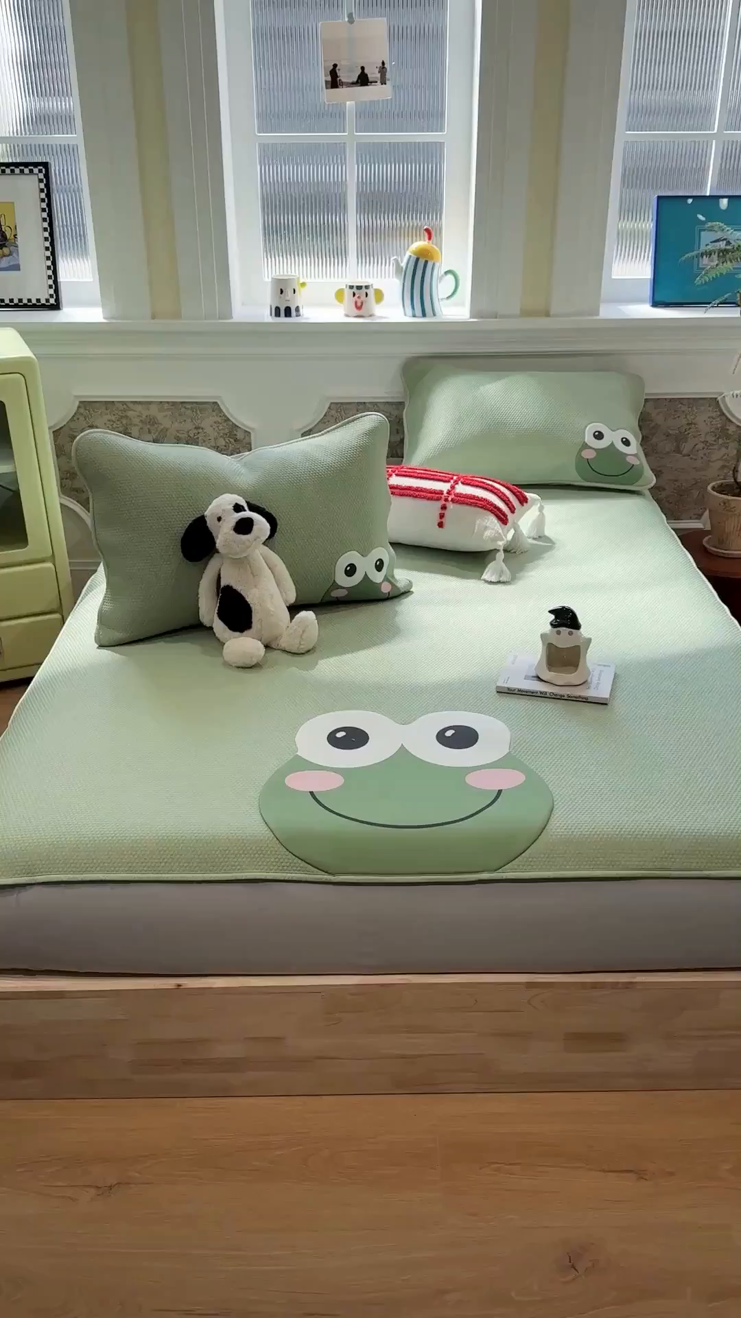 91家纺网 家纺一手货源 找家纺 Sweet dreams甜梦 2026新款A类锦氨异性贴布高端豆豆凉席-场景1 哈哈蛙