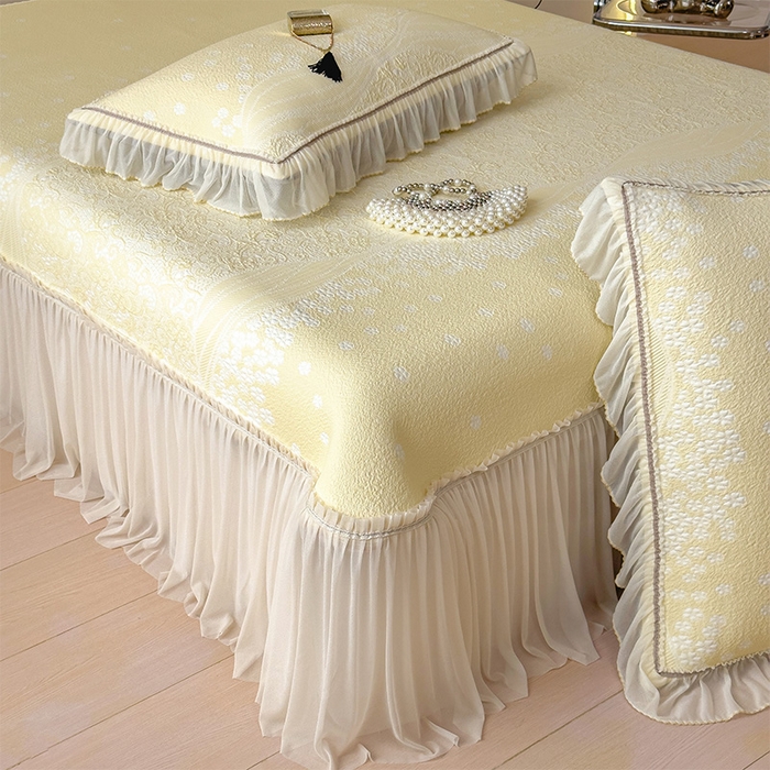 91家纺网 家纺一手货源 找家纺 孩子王家纺 2026新款冰豆豆凉席夏天冰丝席夏季凉感值过0.21可机洗双人床裙款A类母婴级软 花园淡雅黄