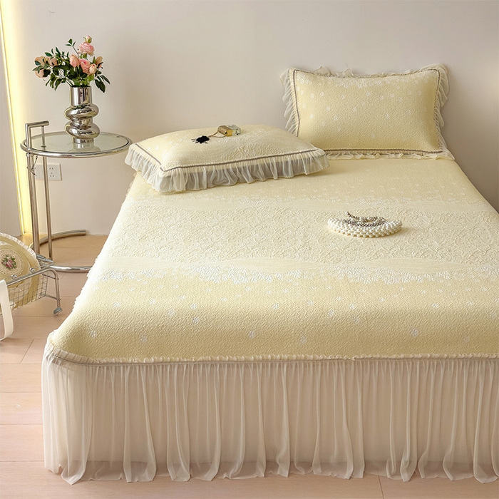 91家纺网 家纺一手货源 找家纺 孩子王家纺 2026新款冰豆豆凉席夏天冰丝席夏季凉感值过0.21可机洗双人床裙款A类母婴级软 花园淡雅黄