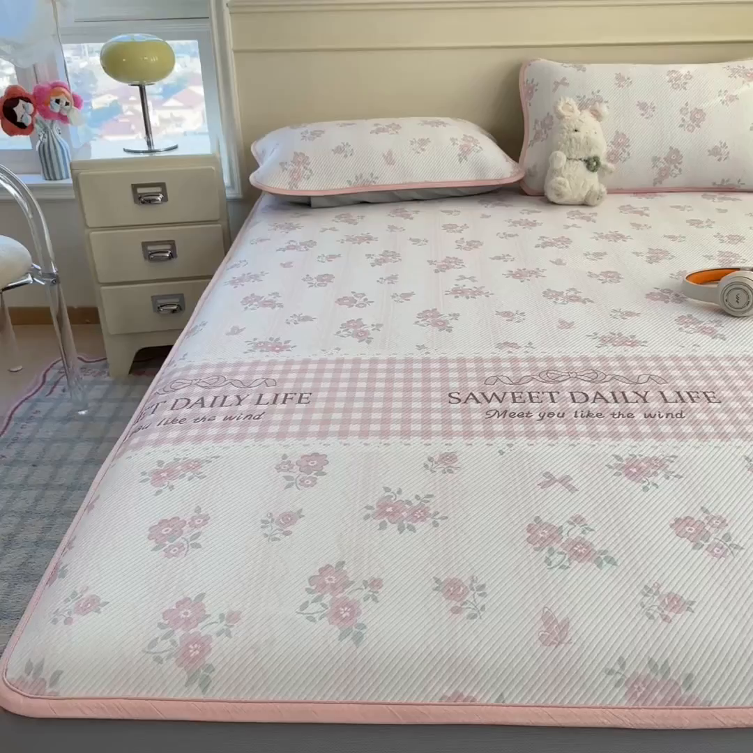 91家纺网 家纺一手货源 找家纺 几禾 2026新款卡通印花凉感凉豆豆凉席系列 粉色花海--床笠款
