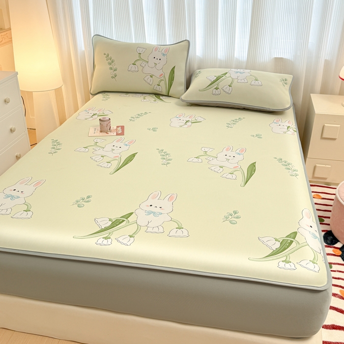 91家纺网 家纺一手货源 找家纺 布柔 2026新款冰皮凉席床笠冰丝小清新卡通印花软席可机洗 铃兰兔