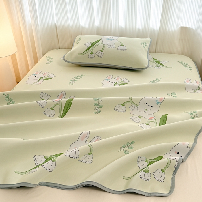 91家纺网 家纺一手货源 找家纺 布柔 2026新款冰皮凉席床笠冰丝小清新卡通印花软席可机洗 铃兰兔