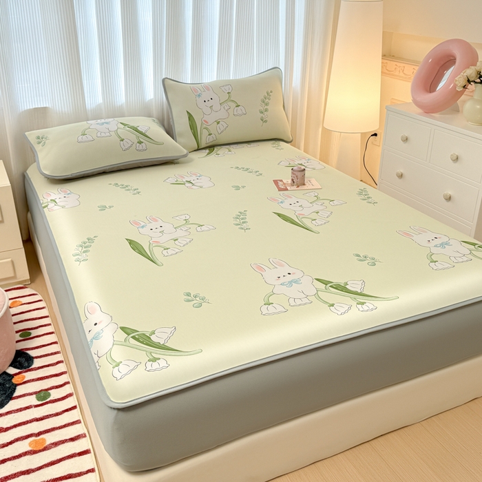 91家纺网 家纺一手货源 找家纺 布柔 2026新款冰皮凉席床笠冰丝小清新卡通印花软席可机洗 铃兰兔