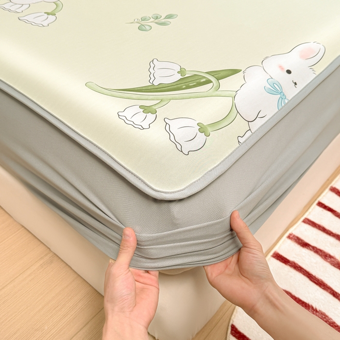 91家纺网 家纺一手货源 找家纺 布柔 2026新款冰皮凉席床笠冰丝小清新卡通印花软席可机洗 铃兰兔