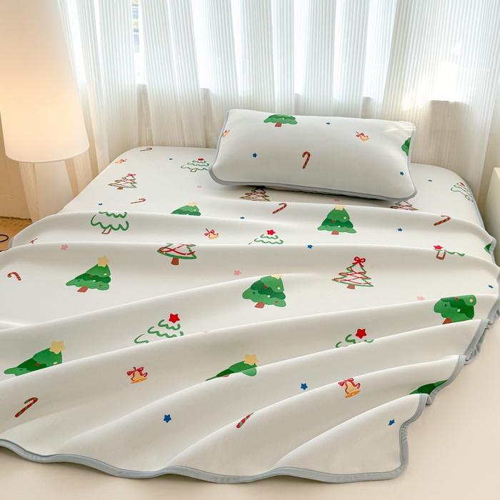 91家纺网 家纺一手货源 找家纺 布柔 2026新款冰皮凉席床笠冰丝小清新卡通印花软席可机洗 圣诞树