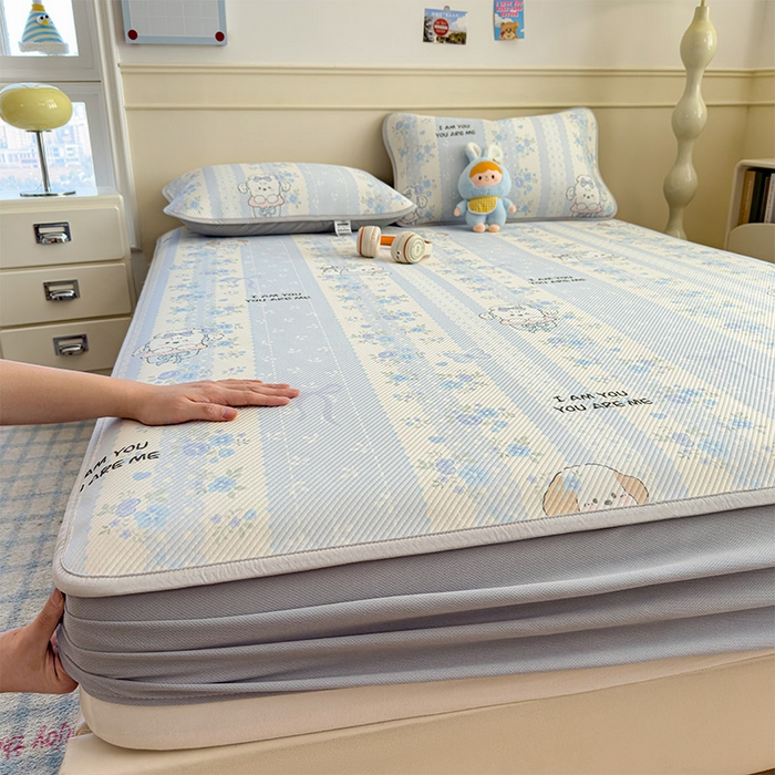 91家纺网 家纺一手货源 找家纺 几禾 2026新款卡通印花凉感凉豆豆凉席系列 花园物语--床笠款