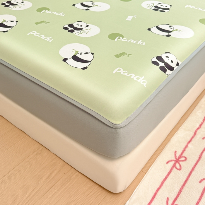 91家纺网 家纺一手货源 找家纺 布柔 2026新款冰皮凉席床笠冰丝小清新卡通印花软席可机洗 小熊猫