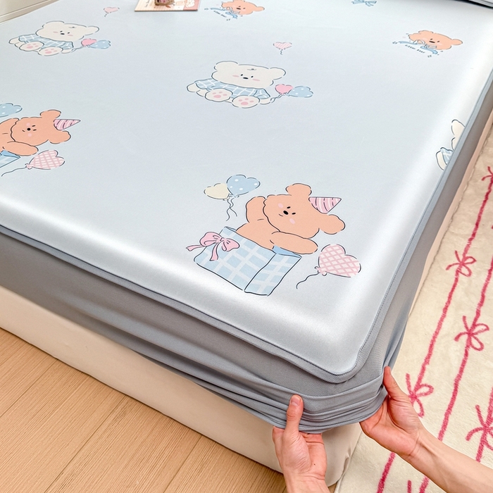 91家纺网 家纺一手货源 找家纺 布柔 2026新款冰皮凉席床笠冰丝小清新卡通印花软席可机洗 礼物熊