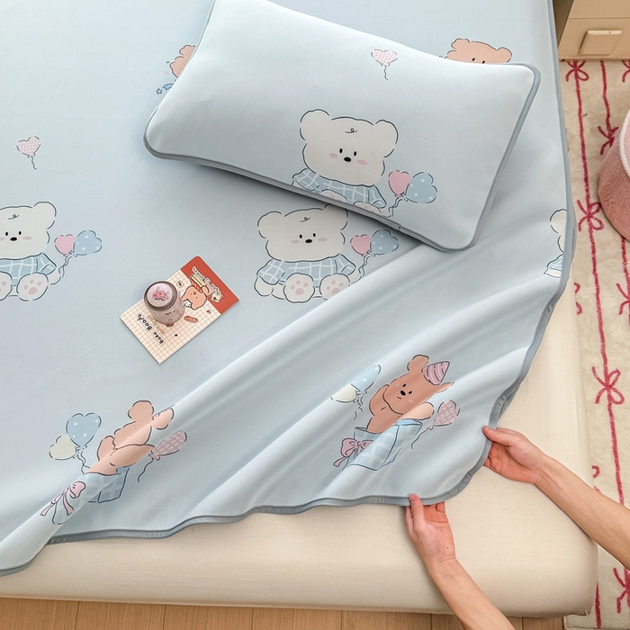 91家纺网 家纺一手货源 找家纺 布柔 2026新款冰皮凉席床笠冰丝小清新卡通印花软席可机洗 礼物熊