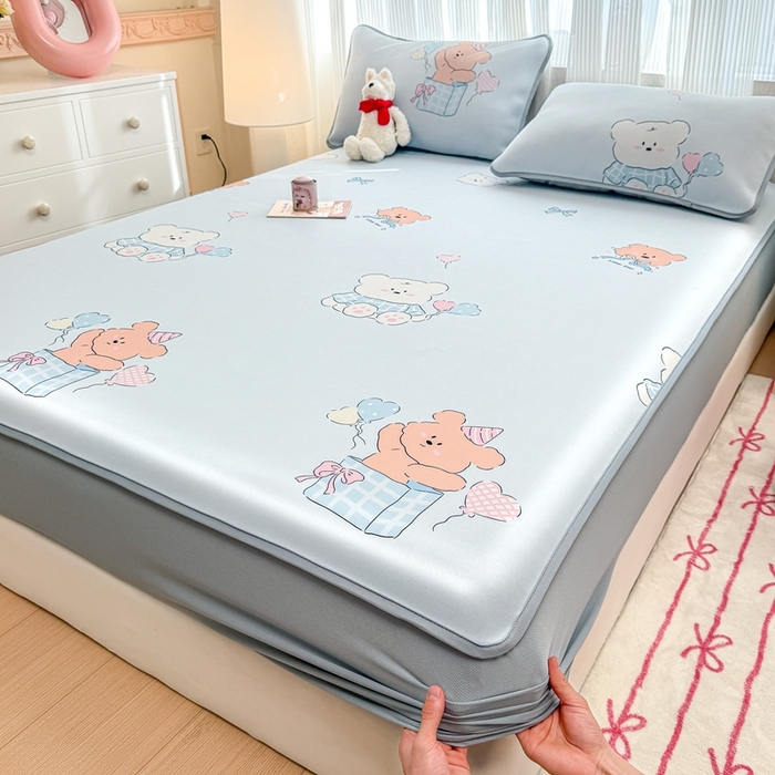 91家纺网 家纺一手货源 找家纺 布柔 2026新款冰皮凉席床笠冰丝小清新卡通印花软席可机洗 礼物熊