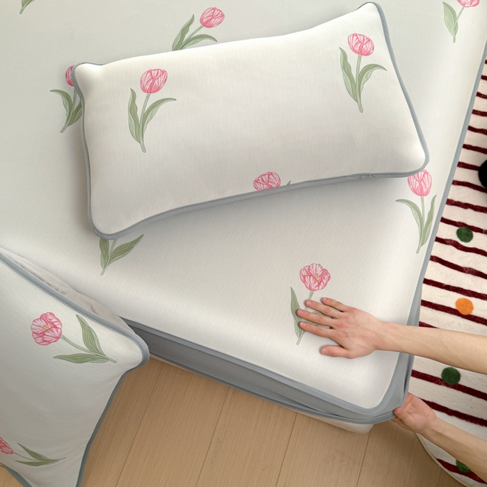 91家纺网 家纺一手货源 找家纺 布柔 2026新款冰皮凉席床笠冰丝小清新卡通印花软席可机洗 郁金香