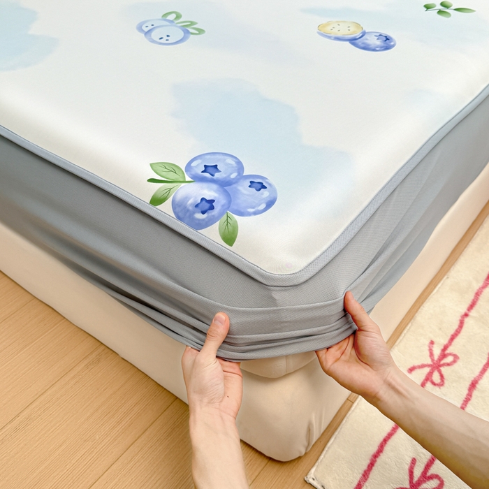 91家纺网 家纺一手货源 找家纺 布柔 2026新款冰皮凉席床笠冰丝小清新卡通印花软席可机洗 蓝莓