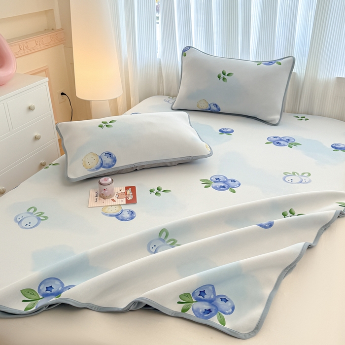 91家纺网 家纺一手货源 找家纺 布柔 2026新款冰皮凉席床笠冰丝小清新卡通印花软席可机洗 蓝莓