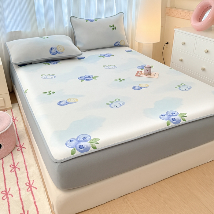 91家纺网 家纺一手货源 找家纺 布柔 2026新款冰皮凉席床笠冰丝小清新卡通印花软席可机洗 蓝莓