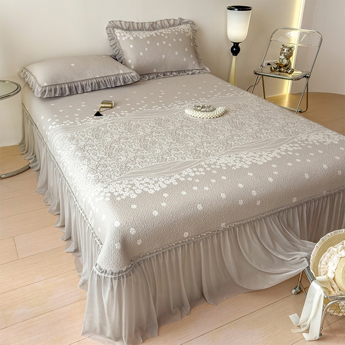 91家纺网 家纺一手货源 找家纺 孩子王家纺 2026新款冰豆豆凉席夏天冰丝席夏季凉感值过0.21可机洗双人床裙款A类母婴级软 花园奶酪咖