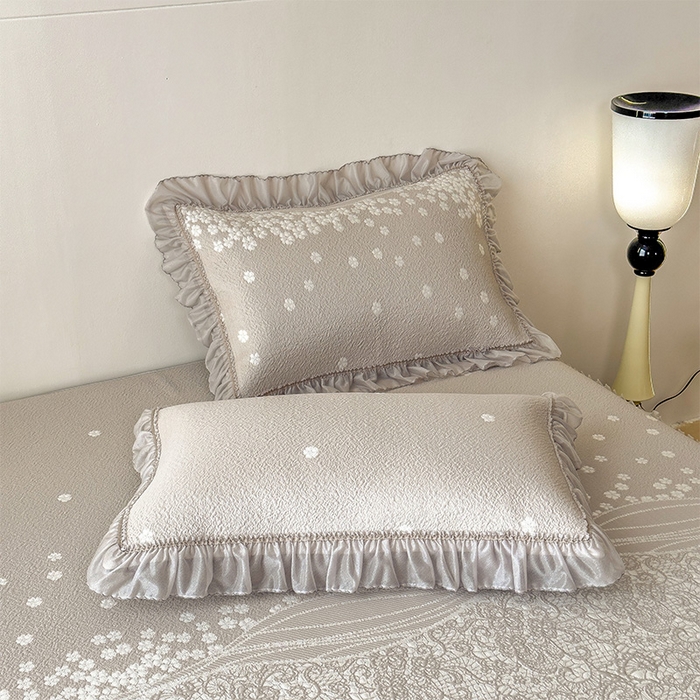 91家纺网 家纺一手货源 找家纺 孩子王家纺 2026新款冰豆豆凉席夏天冰丝席夏季凉感值过0.21可机洗双人床裙款A类母婴级软 花园奶酪咖