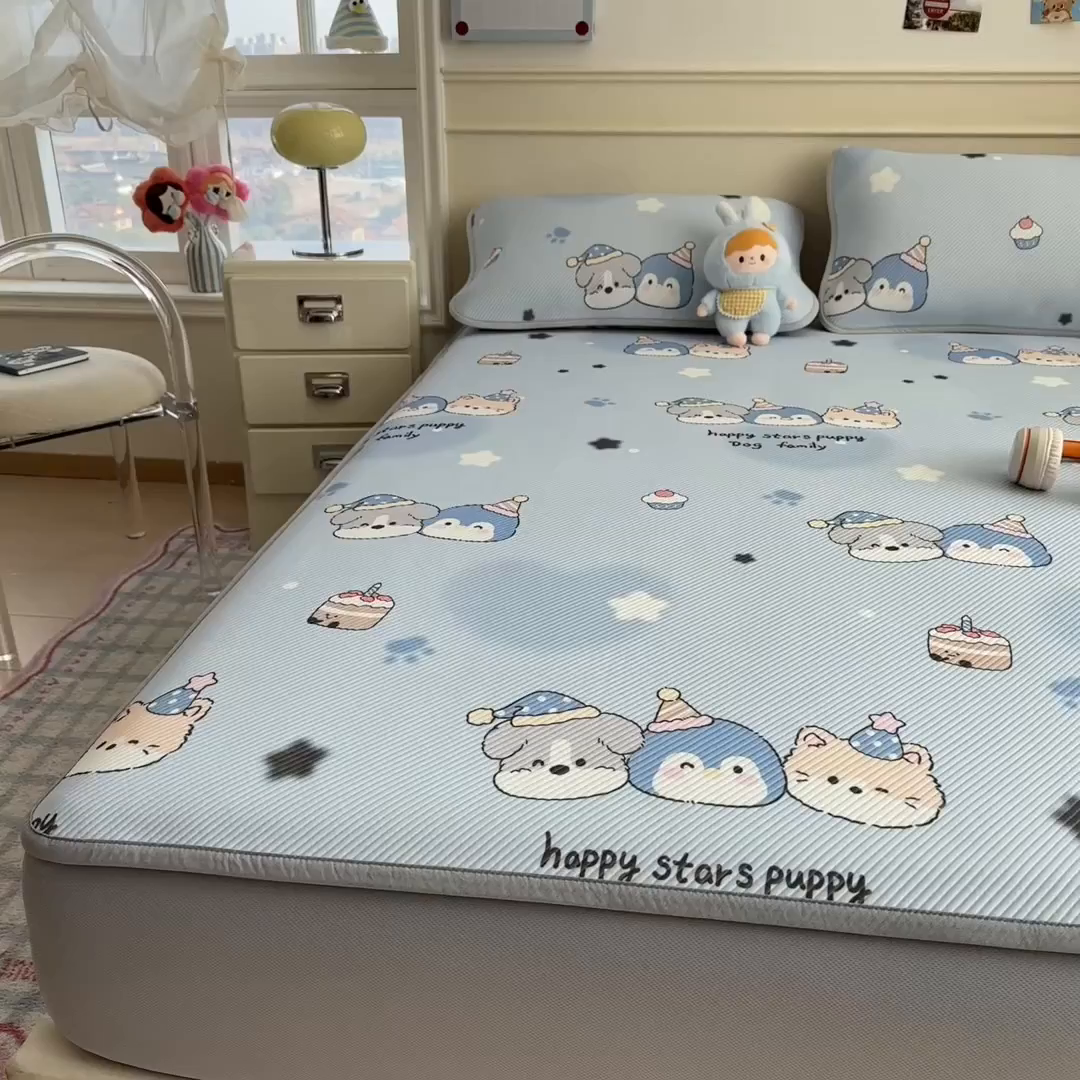 91家纺网 家纺一手货源 找家纺 几禾 2026新款卡通印花凉感凉豆豆凉席系列 开心一家--床笠款