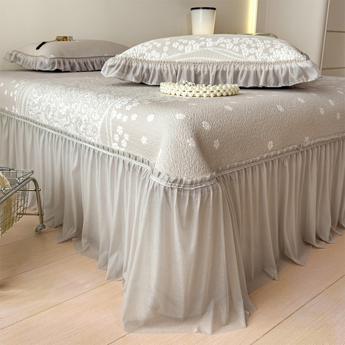 91家纺网 家纺一手货源 找家纺 孩子王家纺 2026新款冰豆豆凉席夏天冰丝席夏季凉感值过0.21可机洗双人床裙款A类母婴级软 花园奶酪咖