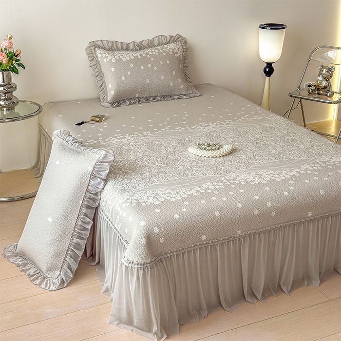 91家纺网 家纺一手货源 找家纺 孩子王家纺 2026新款冰豆豆凉席夏天冰丝席夏季凉感值过0.21可机洗双人床裙款A类母婴级软 花园奶酪咖