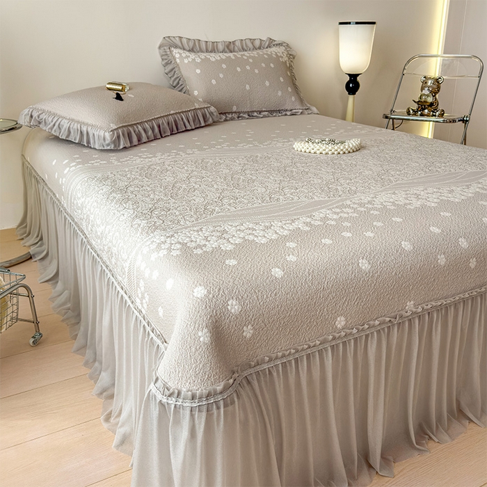 91家纺网 家纺一手货源 找家纺 孩子王家纺 2026新款冰豆豆凉席夏天冰丝席夏季凉感值过0.21可机洗双人床裙款A类母婴级软 花园奶酪咖