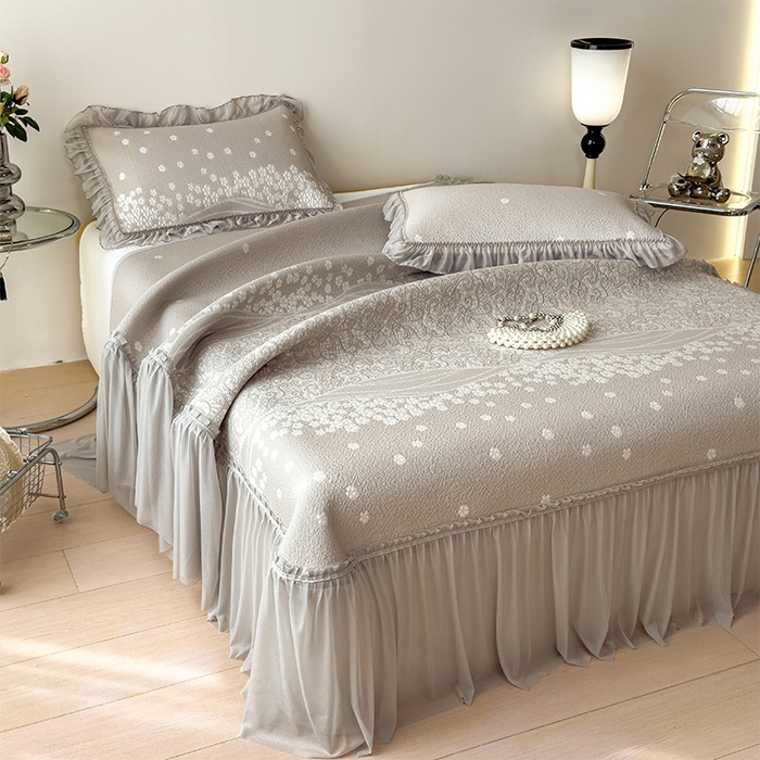 91家纺网 家纺一手货源 找家纺 孩子王家纺 2026新款冰豆豆凉席夏天冰丝席夏季凉感值过0.21可机洗双人床裙款A类母婴级软 花园奶酪咖