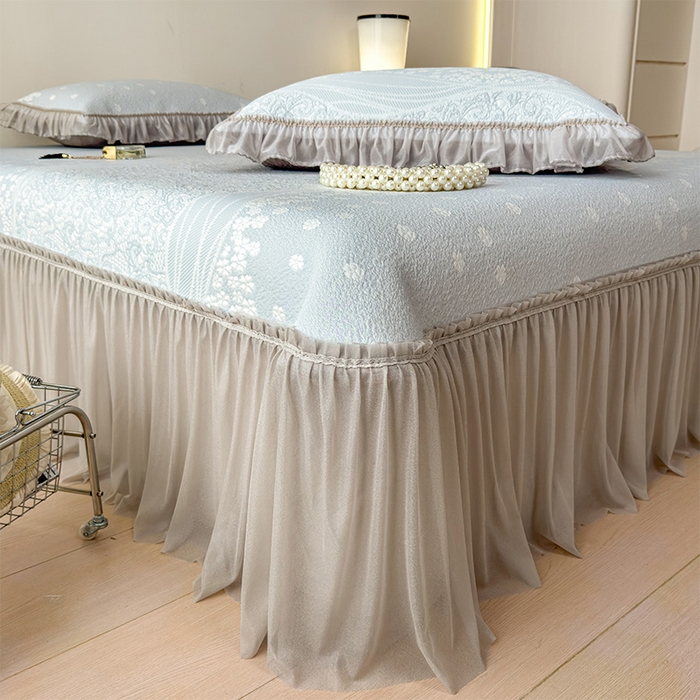 91家纺网 家纺一手货源 找家纺 孩子王家纺 2026新款冰豆豆凉席夏天冰丝席夏季凉感值过0.21可机洗双人床裙款A类母婴级软 花园尼罗淡蓝