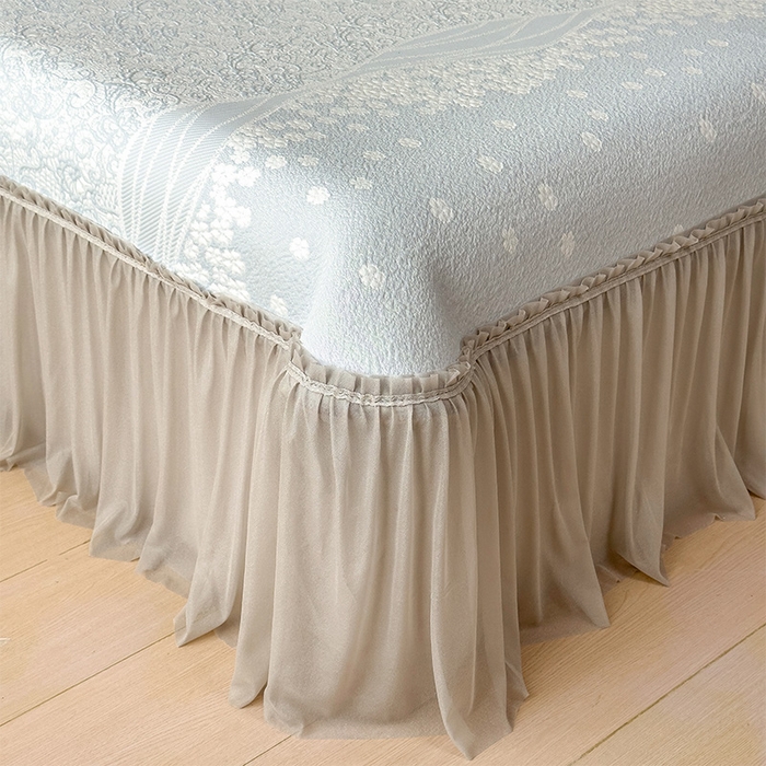 91家纺网 家纺一手货源 找家纺 孩子王家纺 2026新款冰豆豆凉席夏天冰丝席夏季凉感值过0.21可机洗双人床裙款A类母婴级软 花园尼罗淡蓝