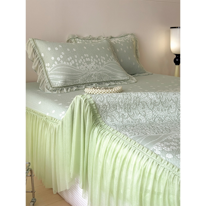 91家纺网 家纺一手货源 找家纺 孩子王家纺 2026新款冰豆豆凉席夏天冰丝席夏季凉感值过0.21可机洗双人床裙款A类母婴级软 花园青草绿