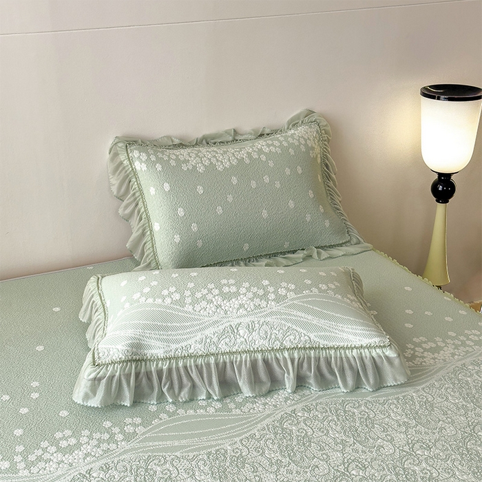 91家纺网 家纺一手货源 找家纺 孩子王家纺 2026新款冰豆豆凉席夏天冰丝席夏季凉感值过0.21可机洗双人床裙款A类母婴级软 花园青草绿