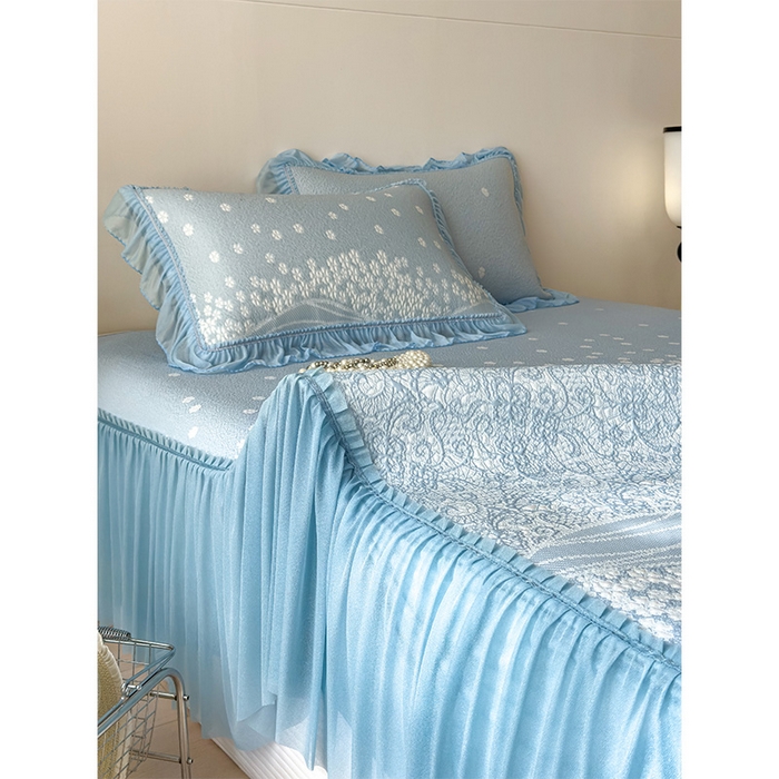 91家纺网 家纺一手货源 找家纺 孩子王家纺 2026新款冰豆豆凉席夏天冰丝席夏季凉感值过0.21可机洗双人床裙款A类母婴级软 花园星雾蓝