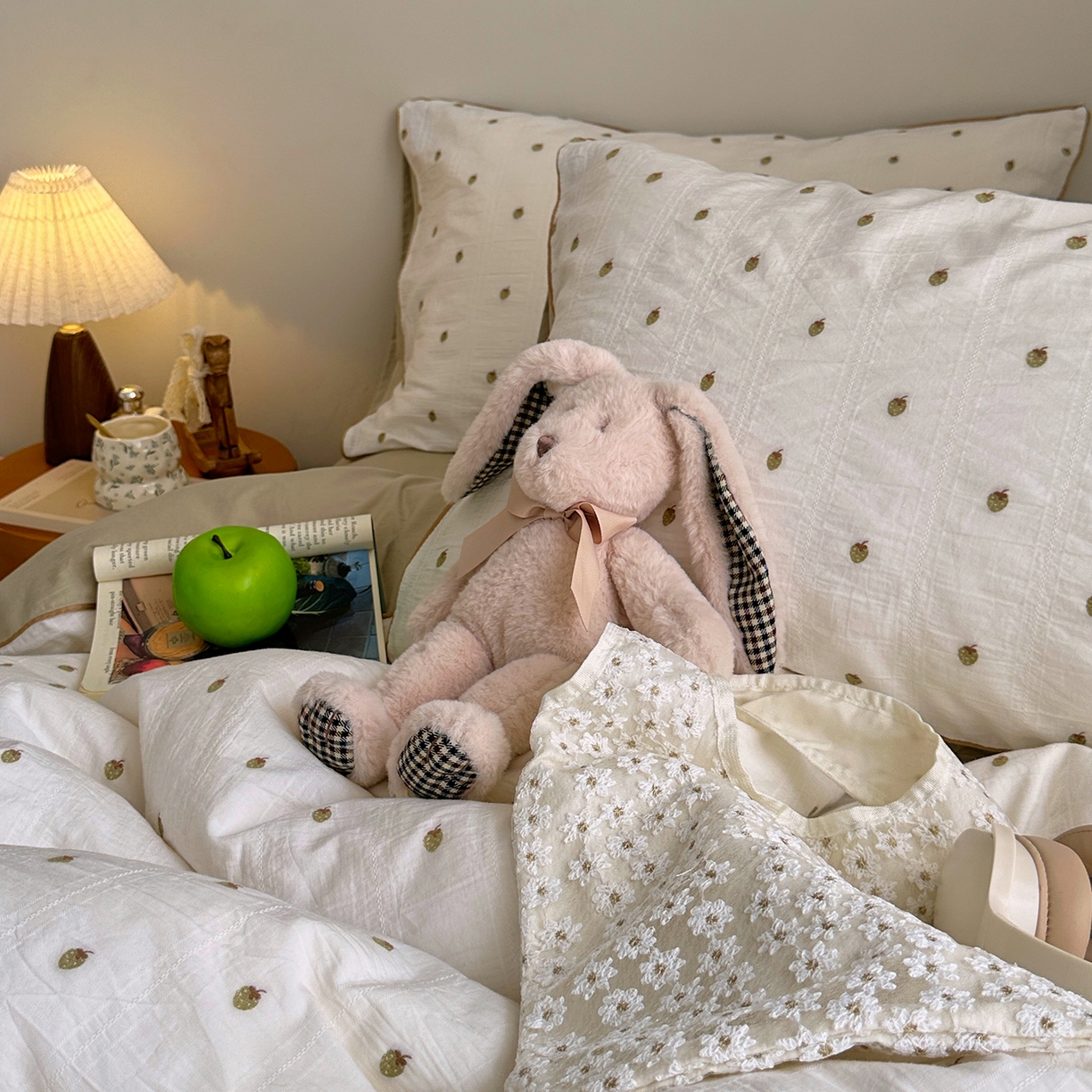 91家纺网 家纺一手货源 找家纺 艾咪-Amy ntmy 2026新款嵌条边全棉纯棉色织小提花四件套 嵌条款-草莓