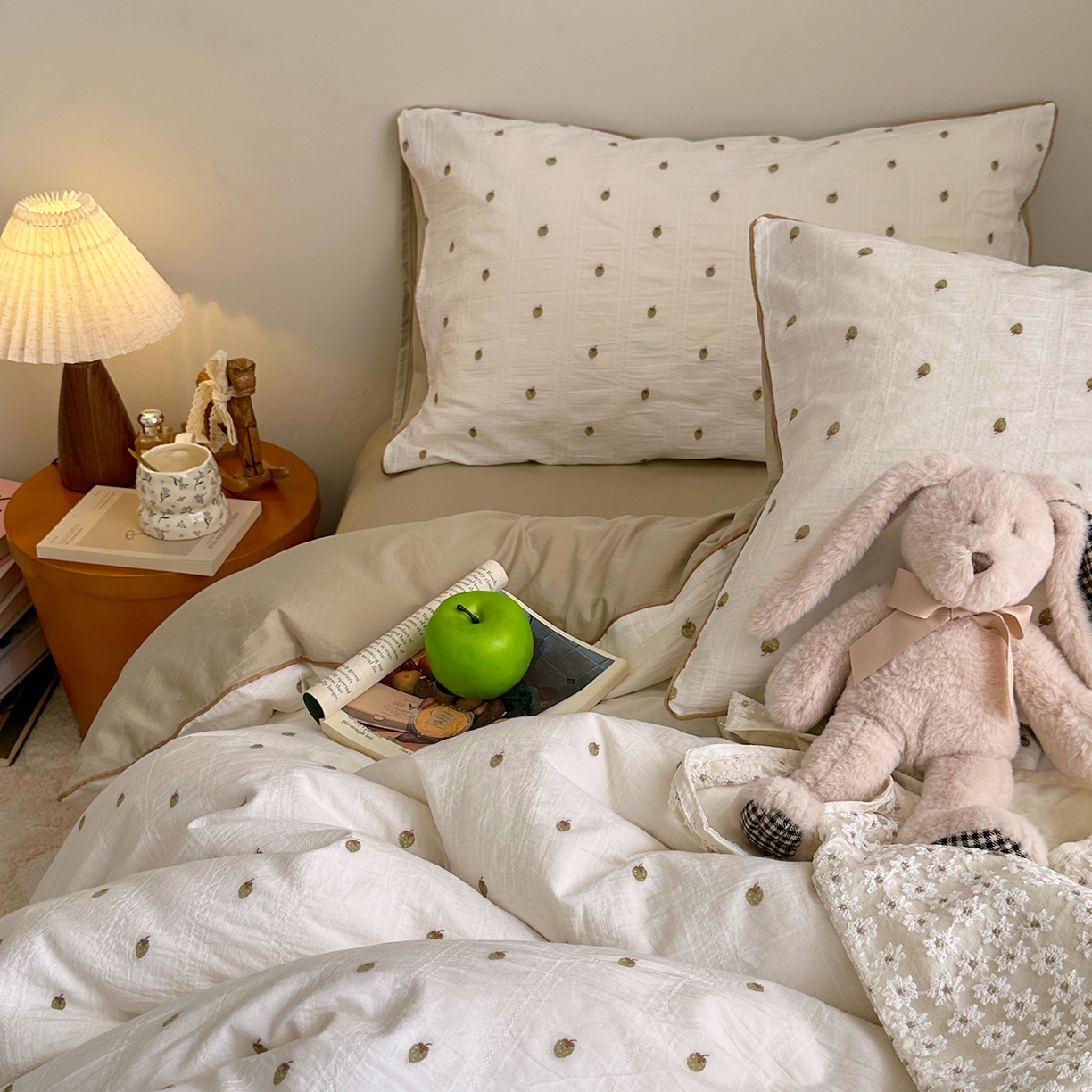 91家纺网 家纺一手货源 找家纺 艾咪-Amy ntmy 2026新款嵌条边全棉纯棉色织小提花四件套 嵌条款-草莓