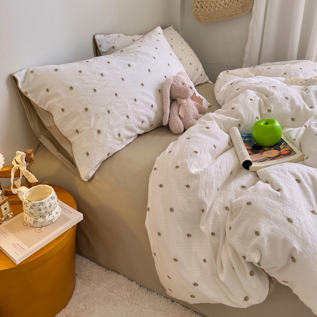 91家纺网 家纺一手货源 找家纺 艾咪-Amy ntmy 2026新款嵌条边全棉纯棉色织小提花四件套 嵌条款-草莓