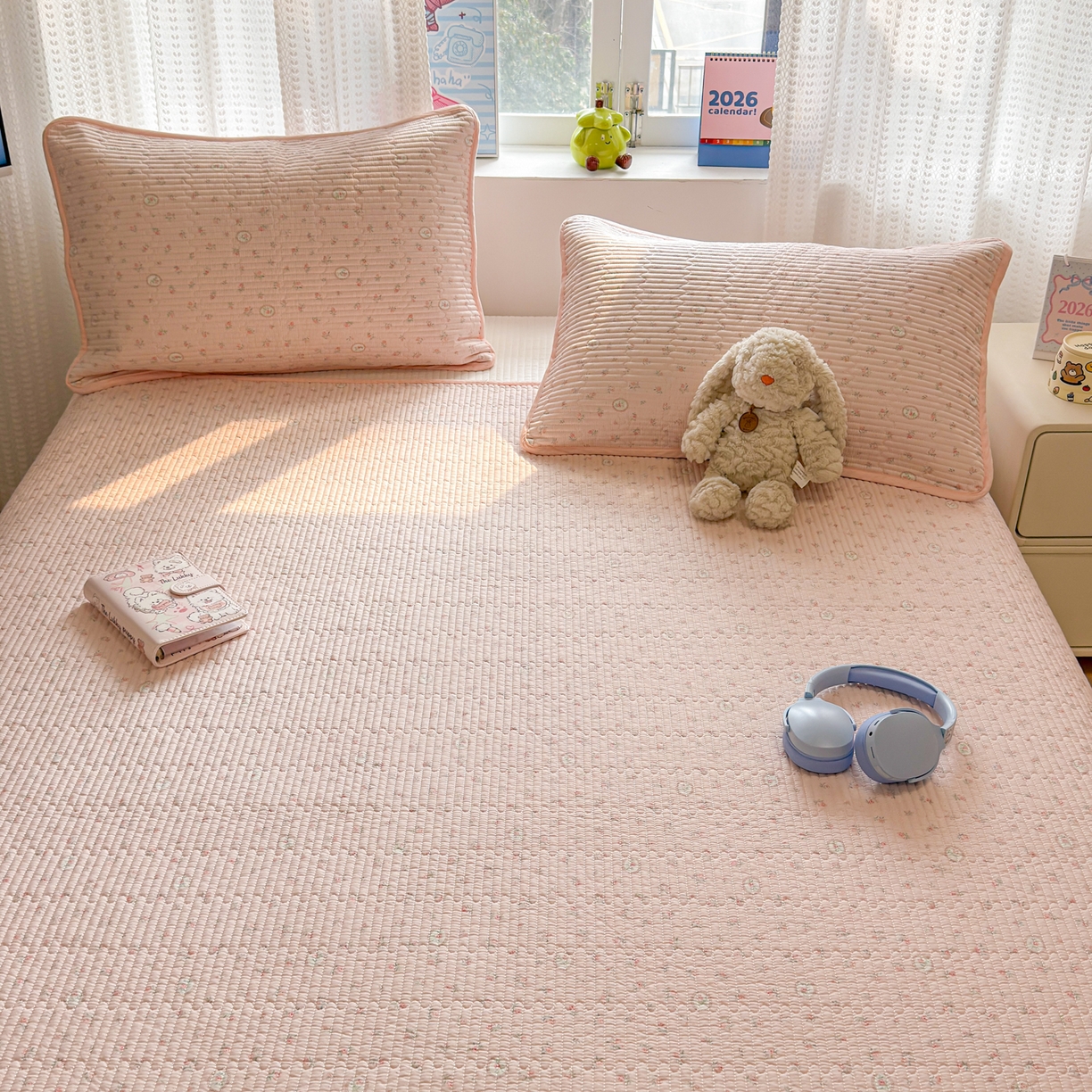 91家纺网 家纺一手货源 找家纺 雅萱家纺 2026新款双面全棉砂洗印花床盖三件套 粉色蔷薇