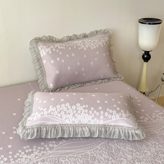 91家纺网 家纺一手货源 找家纺 孩子王家纺 2026新款冰豆豆凉席夏天冰丝席夏季凉感值过0.21可机洗双人床裙款A类母婴级软 花园燕尾紫