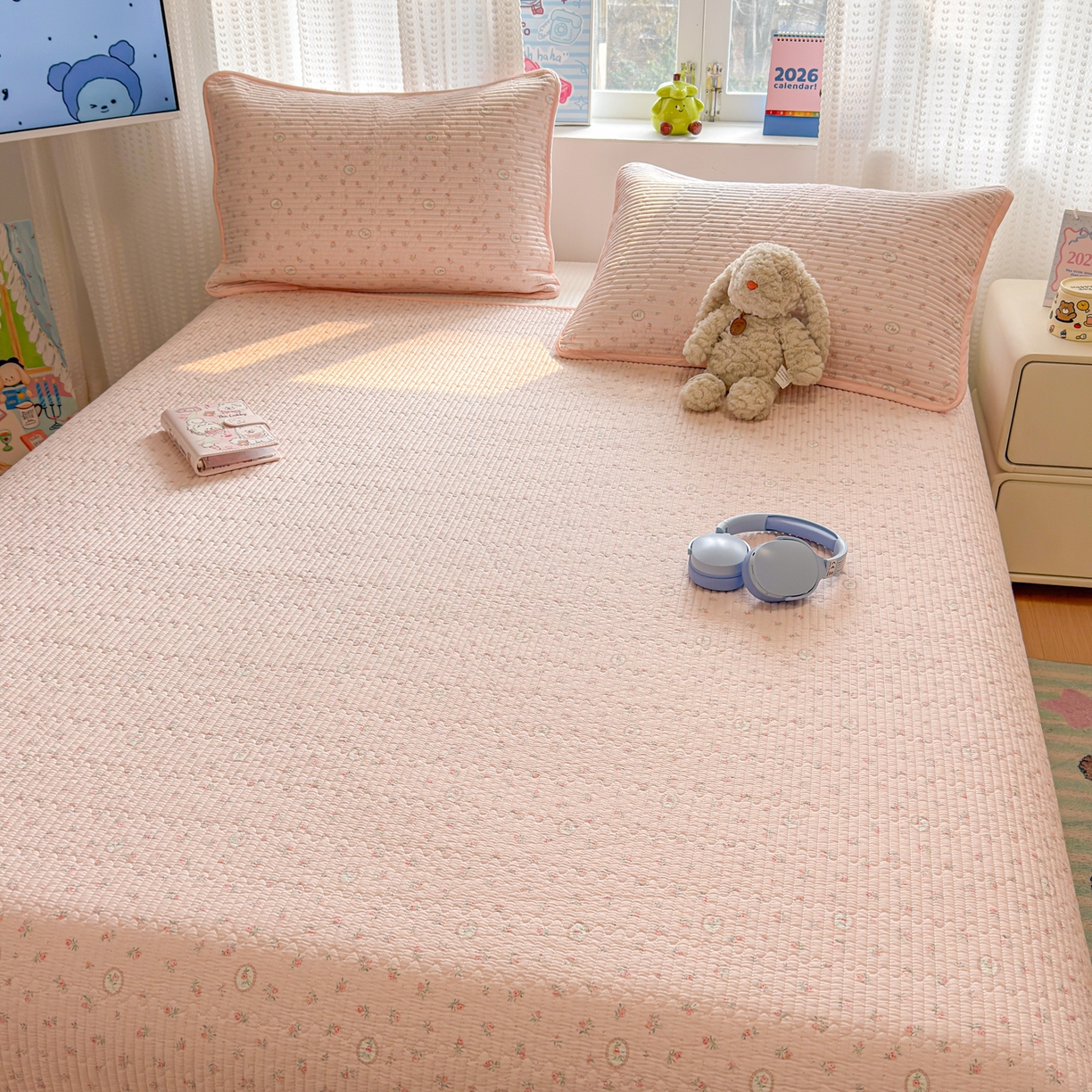 91家纺网 家纺一手货源 找家纺 雅萱家纺 2026新款双面全棉砂洗印花床盖三件套 粉色蔷薇