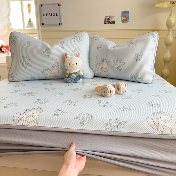 91家纺网 家纺一手货源 找家纺 几禾 2026新款卡通印花凉感凉豆豆凉席系列 小花猫--床笠款