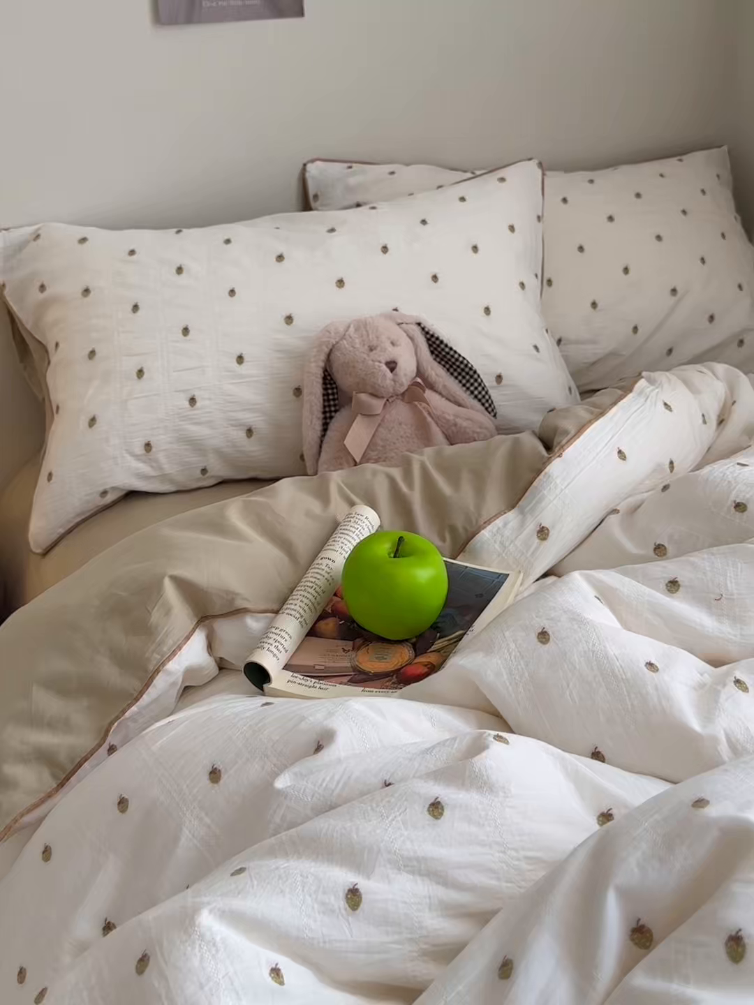 91家纺网 家纺一手货源 找家纺 艾咪-Amy ntmy 2026新款嵌条边全棉纯棉色织小提花四件套 嵌条款-草莓