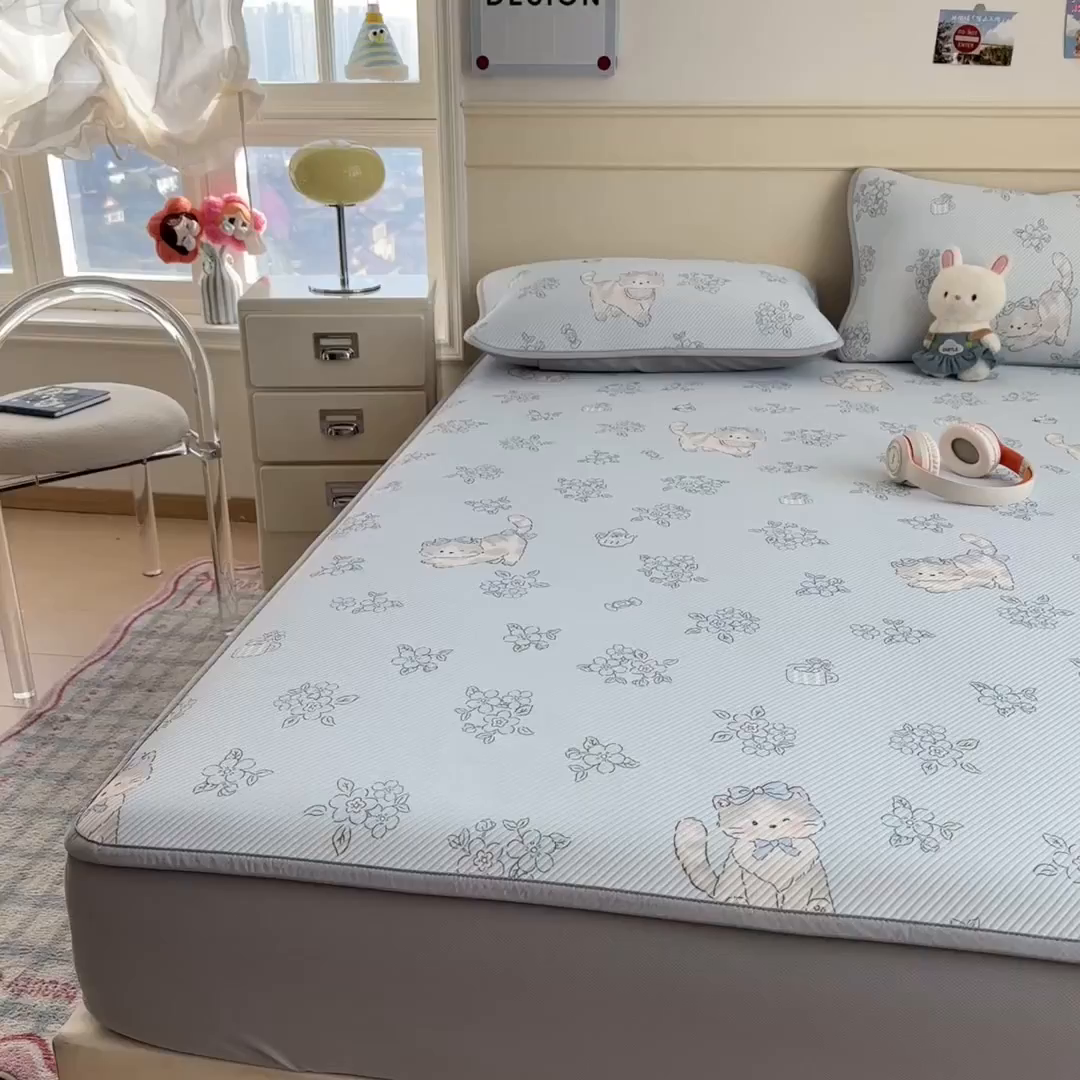 91家纺网 家纺一手货源 找家纺 几禾 2026新款卡通印花凉感凉豆豆凉席系列 小花猫--床笠款