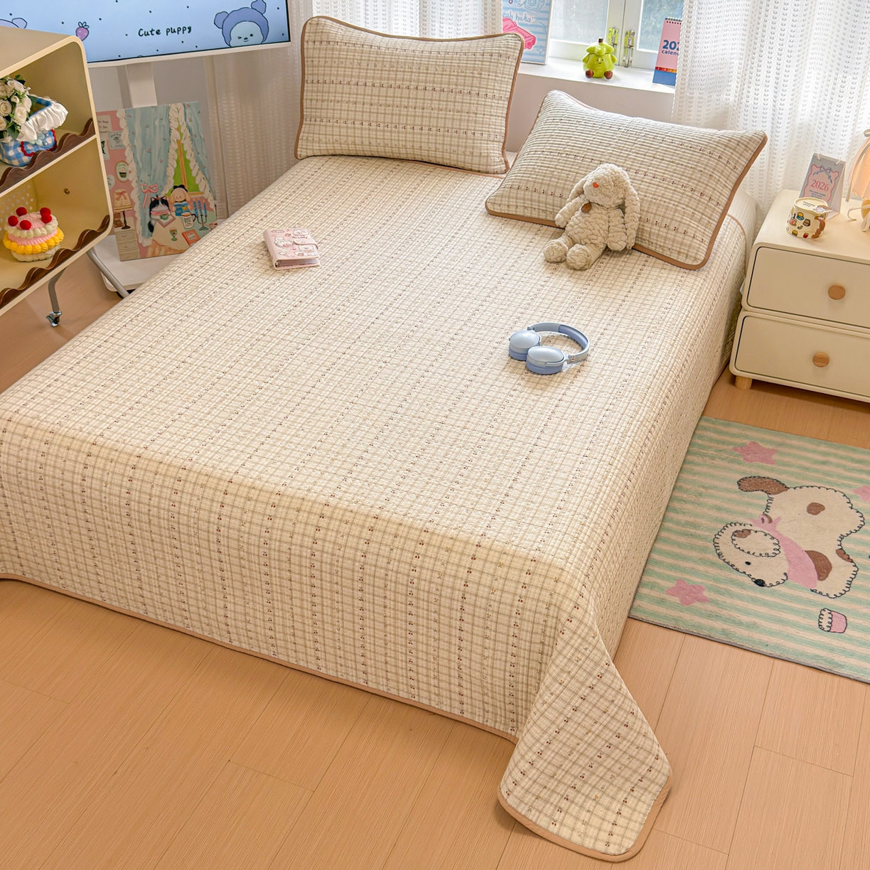 91家纺网 家纺一手货源 找家纺 雅萱家纺 2026新款双面全棉砂洗印花床盖三件套 格子樱桃