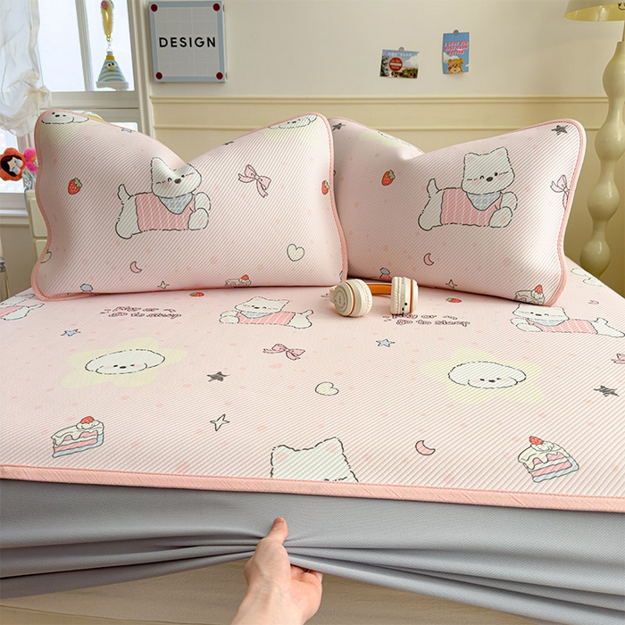 91家纺网 家纺一手货源 找家纺 几禾 2026新款卡通印花凉感凉豆豆凉席系列 心心蜜狗--床笠款
