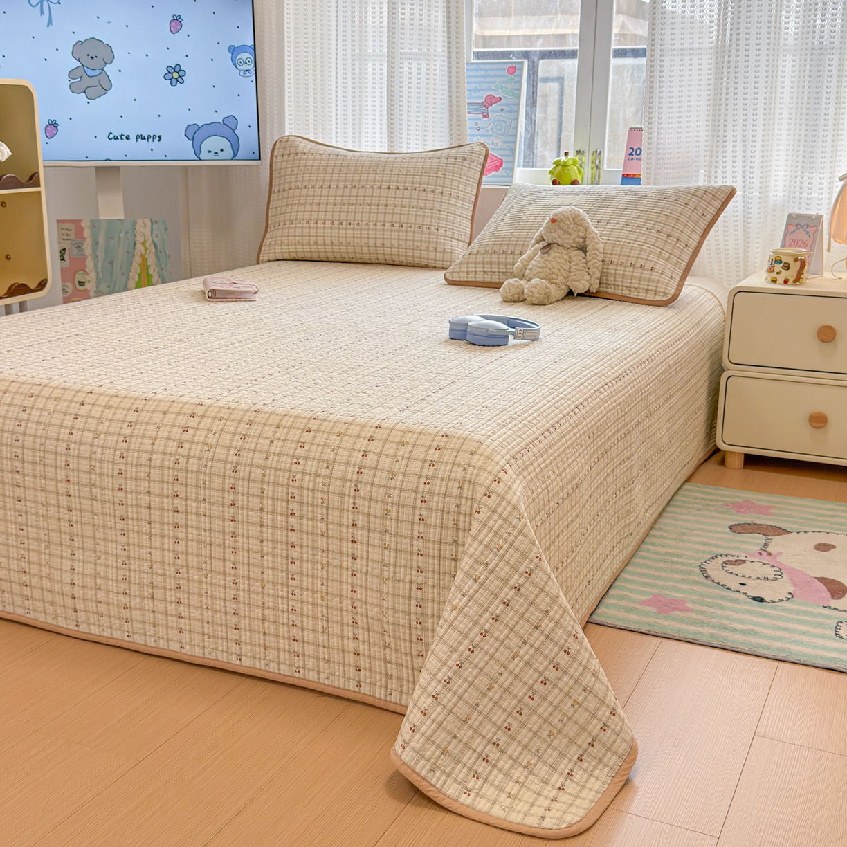 91家纺网 家纺一手货源 找家纺 雅萱家纺 2026新款双面全棉砂洗印花床盖三件套 格子樱桃