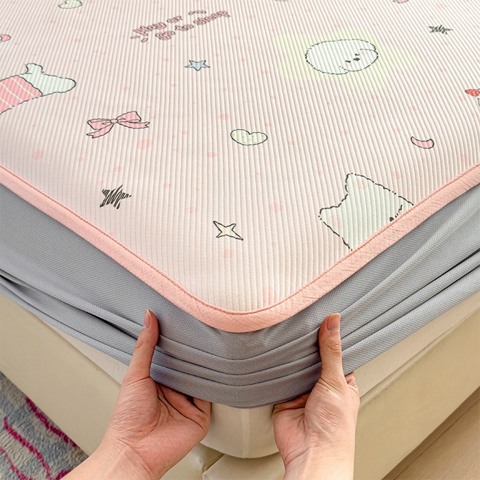 91家纺网 家纺一手货源 找家纺 几禾 2026新款卡通印花凉感凉豆豆凉席系列 心心蜜狗--床笠款