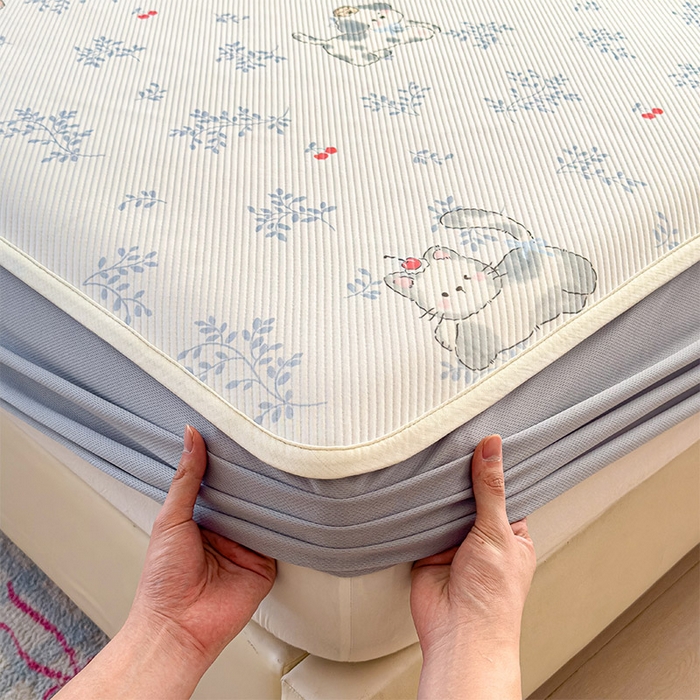 91家纺网 家纺一手货源 找家纺 几禾 2026新款卡通印花凉感凉豆豆凉席系列 樱桃泡泡狗--床笠款