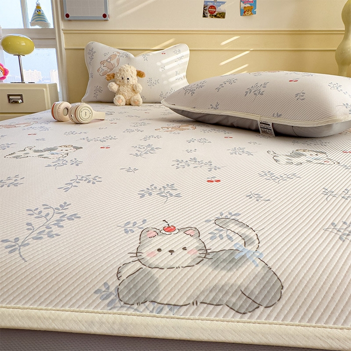 91家纺网 家纺一手货源 找家纺 几禾 2026新款卡通印花凉感凉豆豆凉席系列 樱桃泡泡狗--床笠款